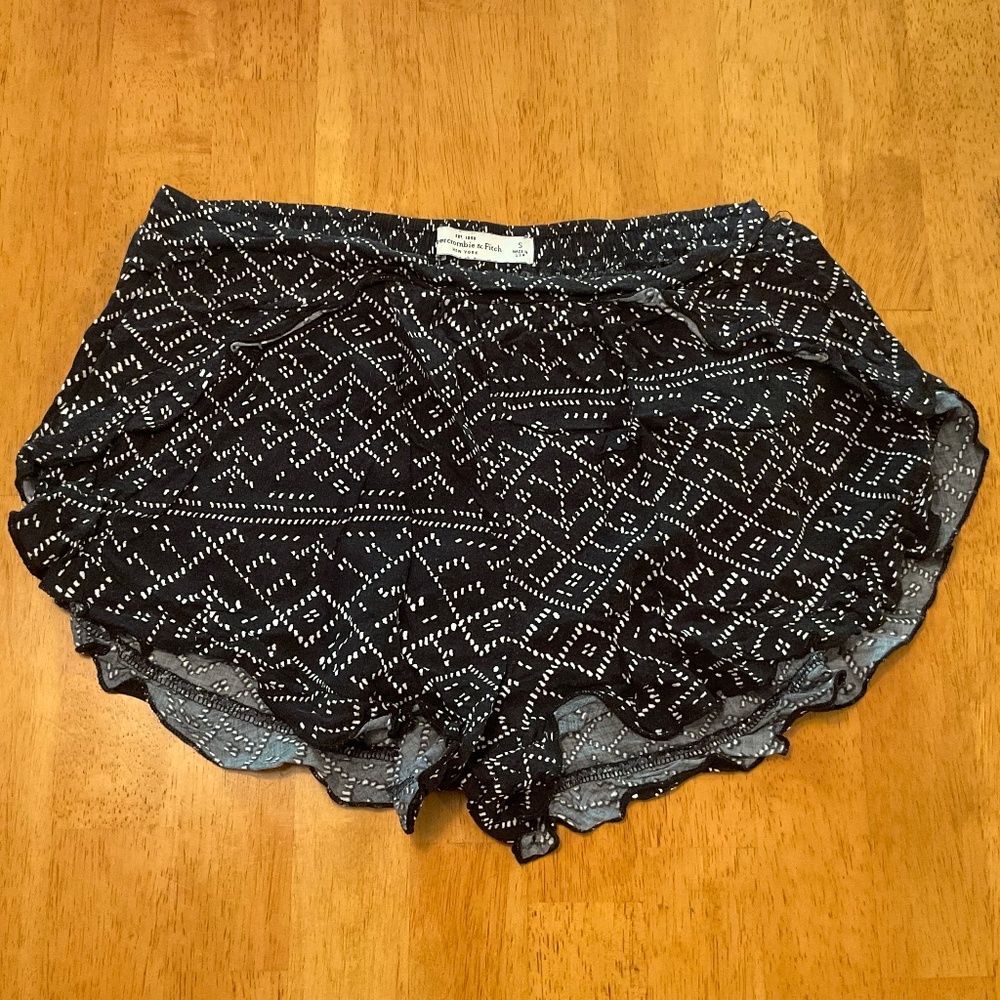 Abercrombie & Fitch navy geometric print ruffle hem shorts S